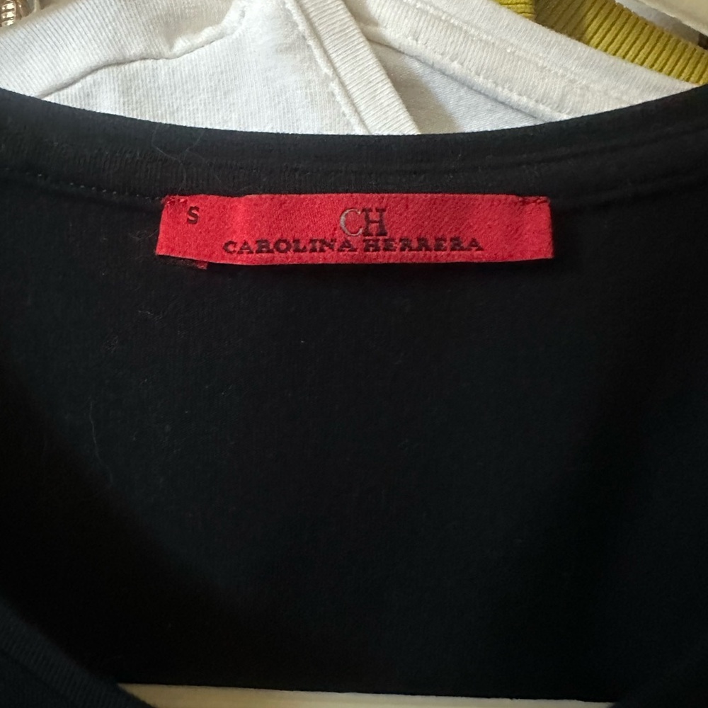 Carolina herrera blouse. T-shirt size small gently used